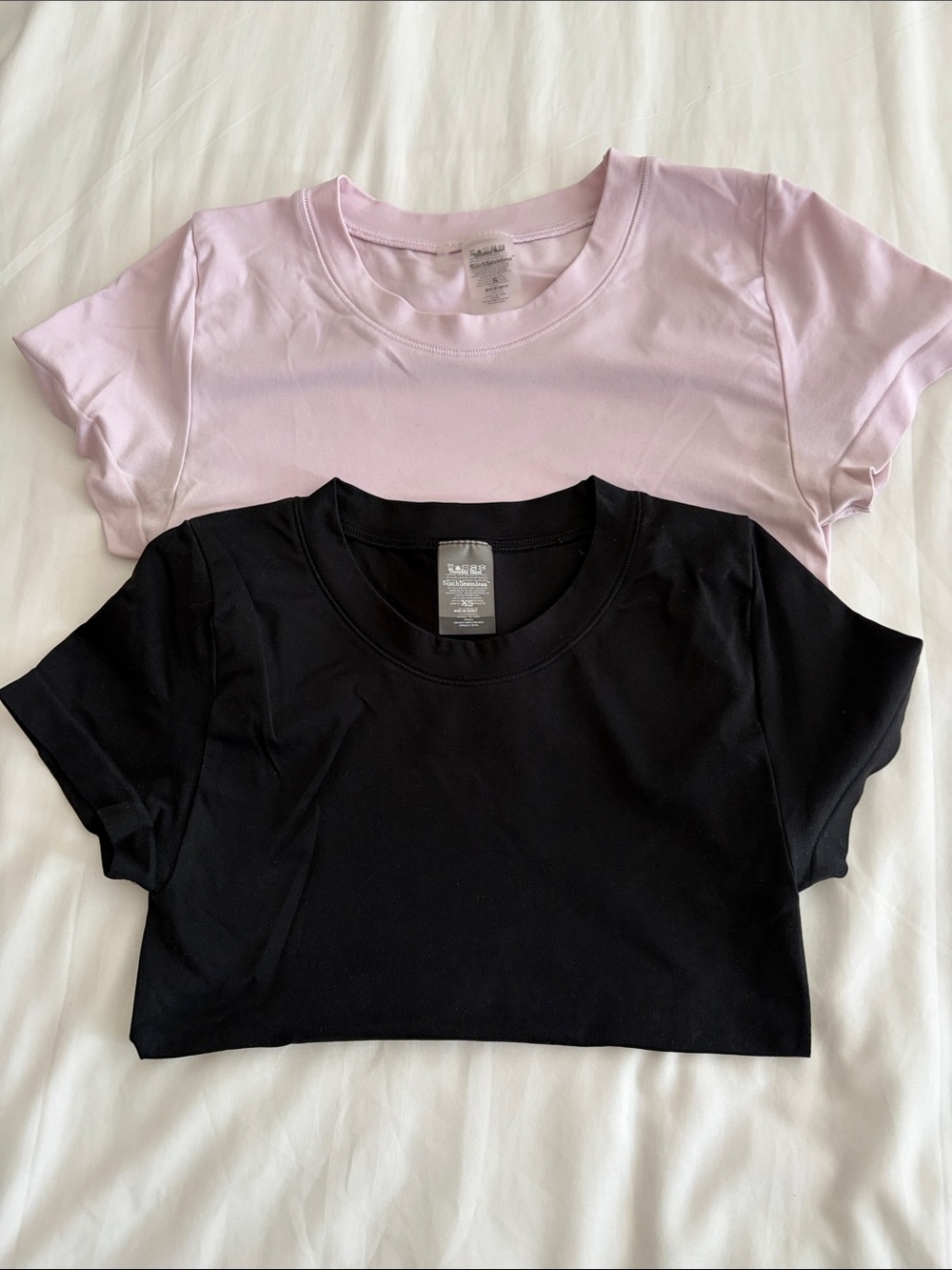ARITZIA - Duo Sunday Best Black snd Pink Sinch Seamless Crewneck Tee